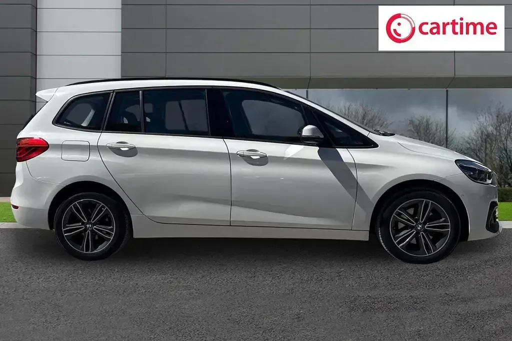 Usado BMW 218 Sport Line 136 HP (100 kW) 2020 Branco Carrinha