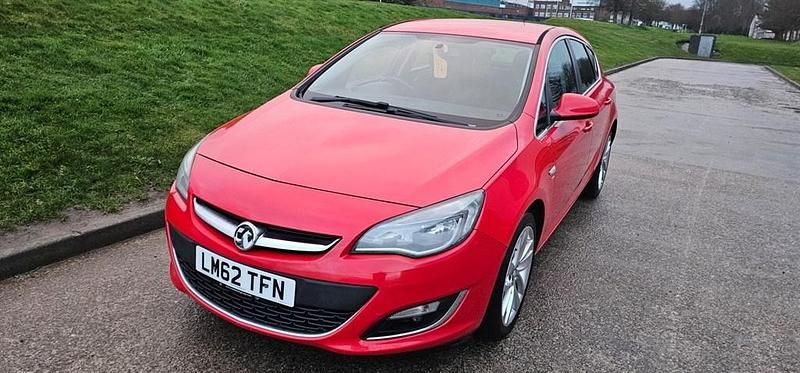 Used Vauxhall Astra SRi 163 HP (119 kW) 2012 Radiant red Hatchback