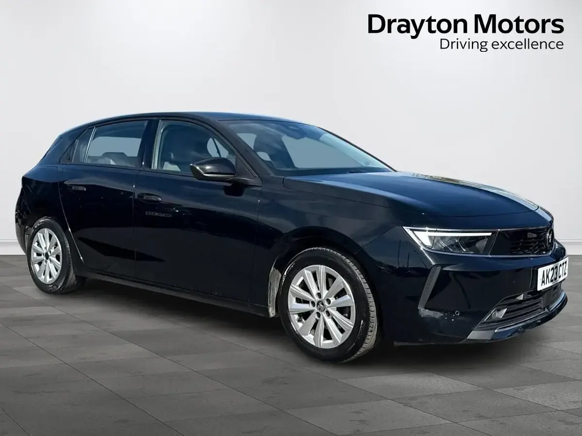 Second-hand Vauxhall Astra Design Edition 110 CP (80 kW) 2023 Negru Hatchback