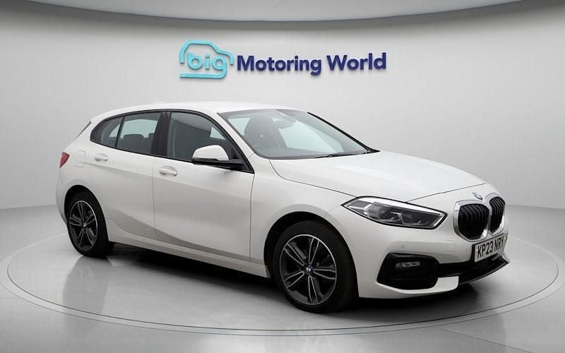 Used BMW 118 Sport Line 150 HP (110 kW) 2022 White Hatchback