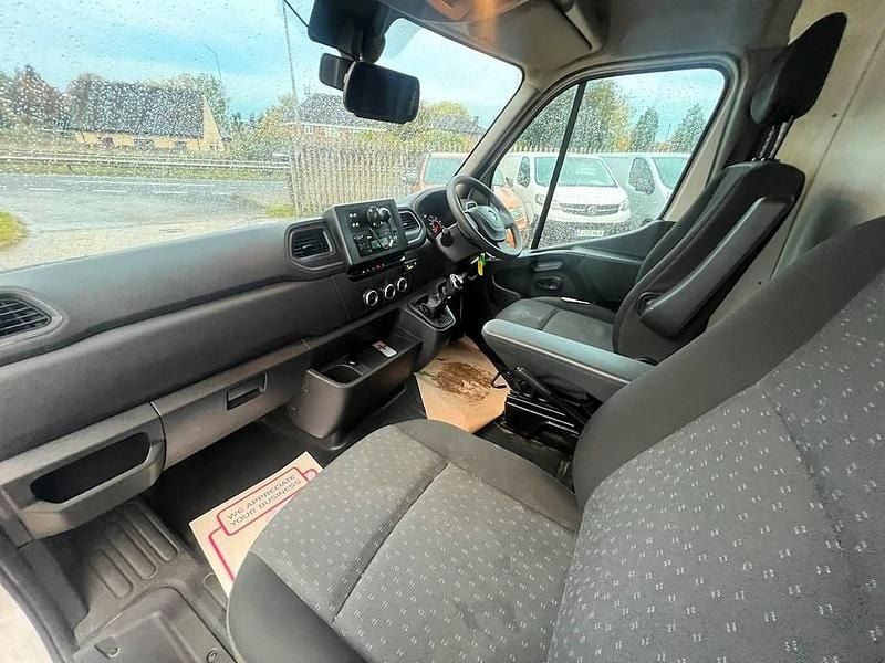 Used Vauxhall Movano S 150 HP (110 kW) 2020 White MPV