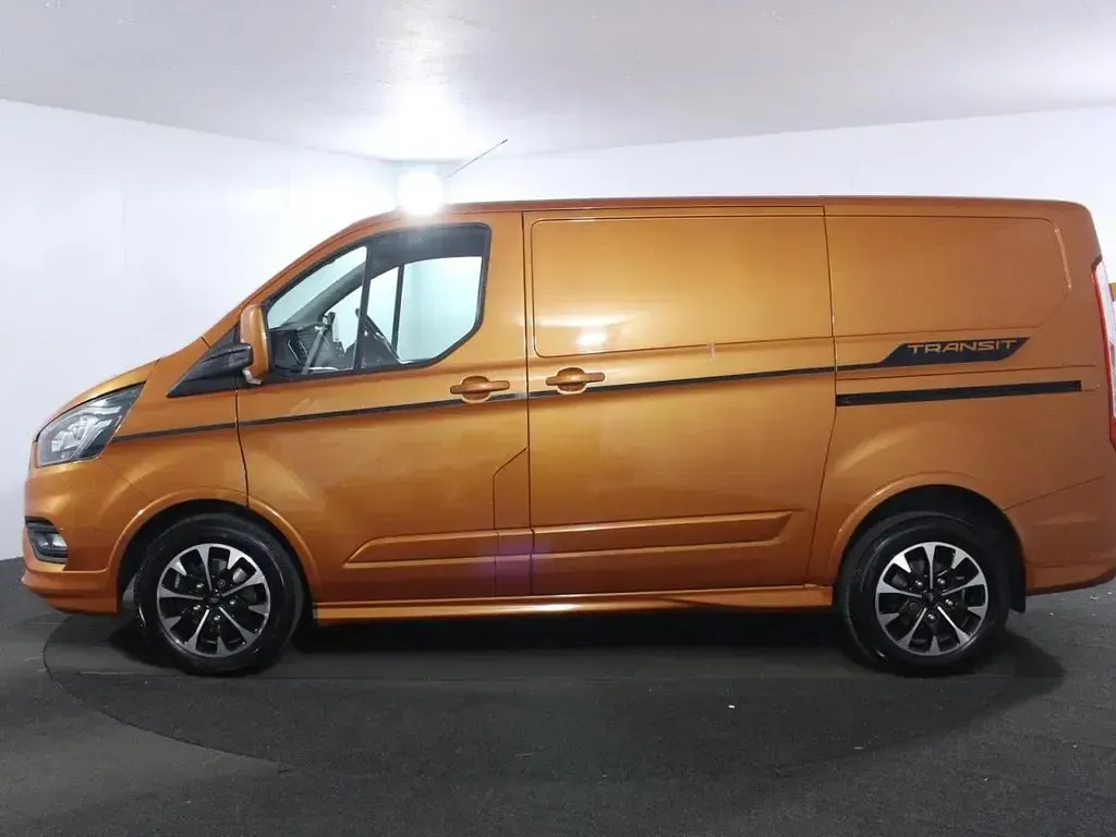 Used Ford Transit Custom Sport 185 HP (136 kW) 2020 Orange Van