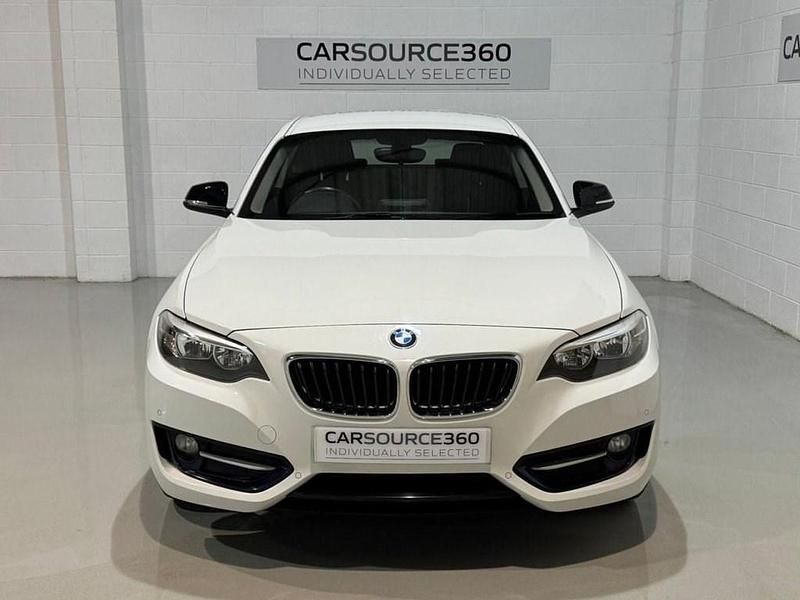 Used BMW 218 Sport Line 136 HP (100 kW) 2016 White Coupe