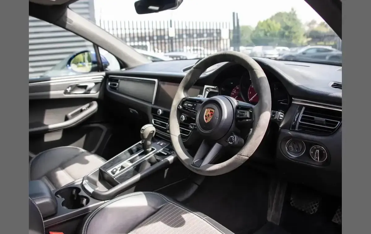 Used Porsche Macan T 261 HP (191 kW) 2024 Blue SUV