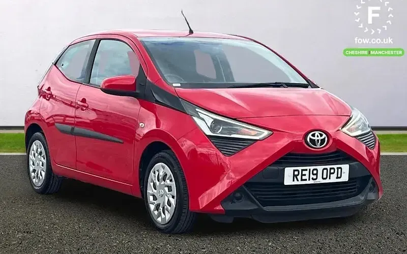 Begagnad Toyota Aygo X-play 72 HK (52 kW) 2019 Halvkombi
