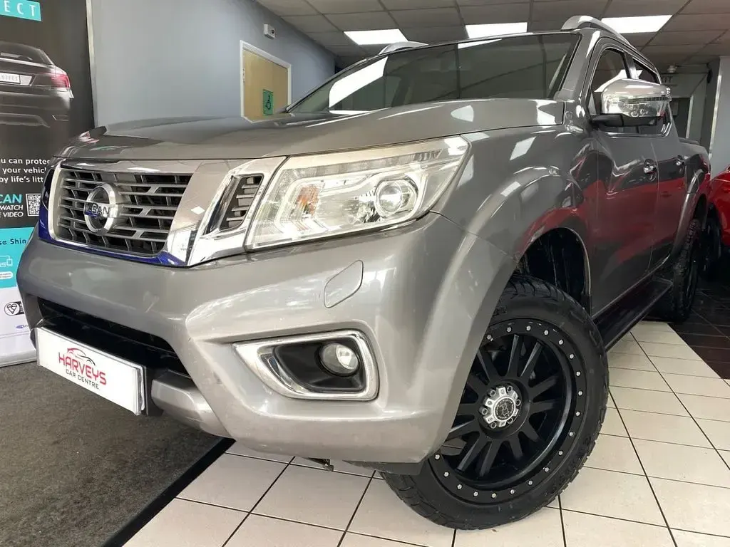 Used Nissan Navara Tekna 190 HP (139 kW) 2016 Grey Pickup