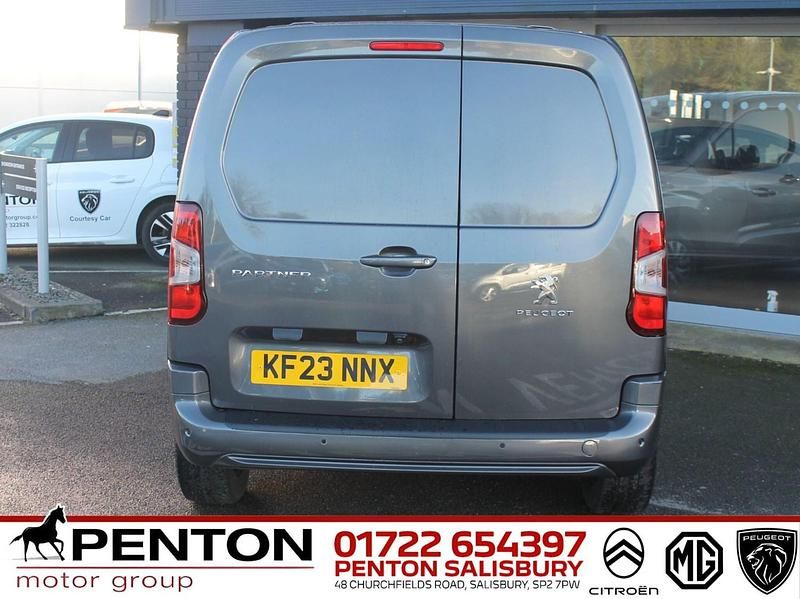 Used Peugeot Partner Premium 102 HP (75 kW) 2023 Grey MPV