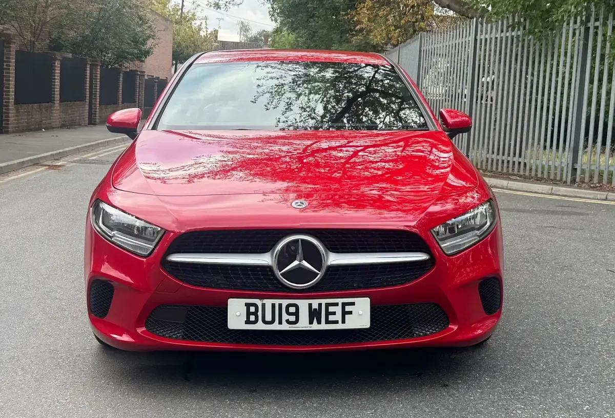 Begagnad Mercedes A180 SE 116 HK (85 kW) 2019 Röd Halvkombi