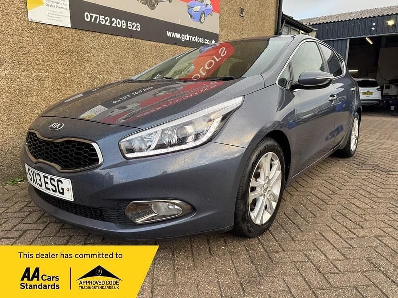 Blue Used 2013 Kia Ceed Hatchback | £3,595 (Good price) - Image 1/4
