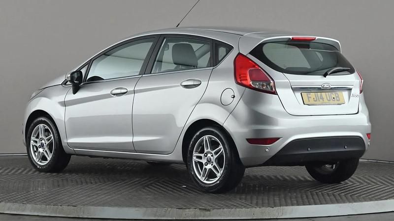 Used Ford Fiesta Zetec 105 HP (77 kW) 2014 Silver Hatchback