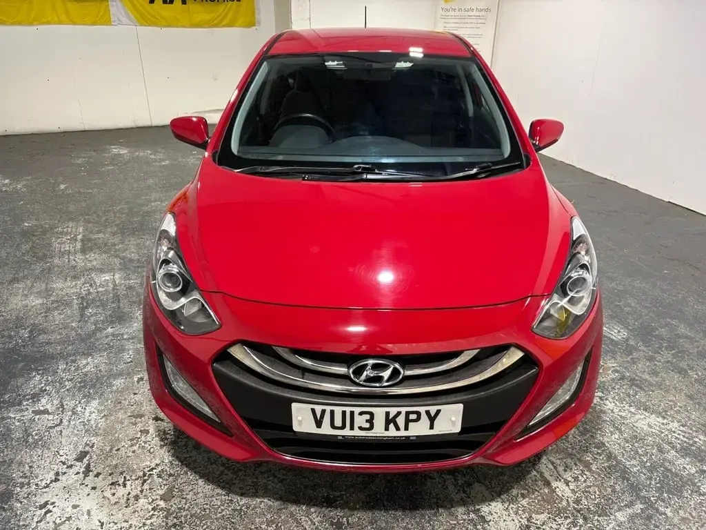 Used Hyundai i30 Active 100 HP (73 kW) 2013 Red Hatchback