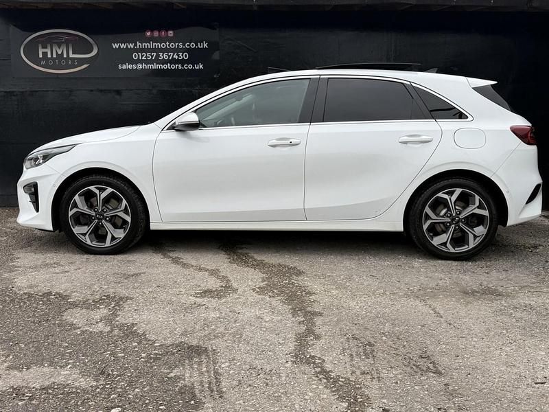 Used Kia Ceed First Edition 138 HP (101 kW) 2018 White Hatchback