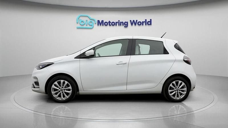 Used Renault Zoe Iconic 80 kW (109 HP) 2021 White Hatchback