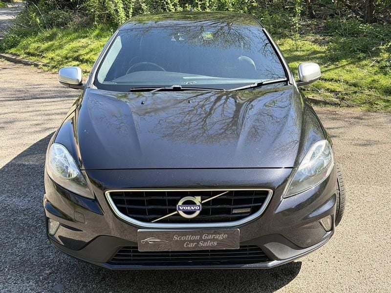 Used Volvo V40 R-Design 115 HP (84 kW) 2013 Black Hatchback
