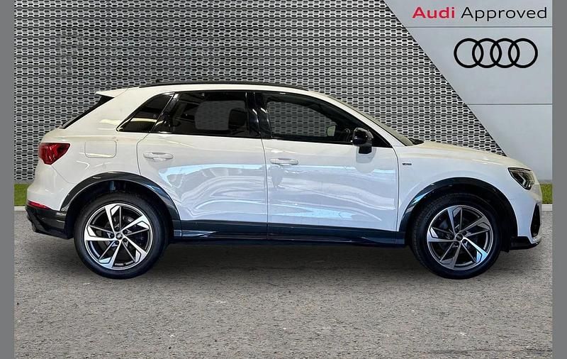 Begagnad Audi Q3 Black Edition 147 HK (108 kW) 2021 Vit SUV