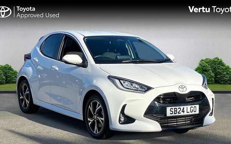 White Used 2024 Toyota Yaris Hybrid Design Hatchback | £18,740 (Good price) - Image 1/4