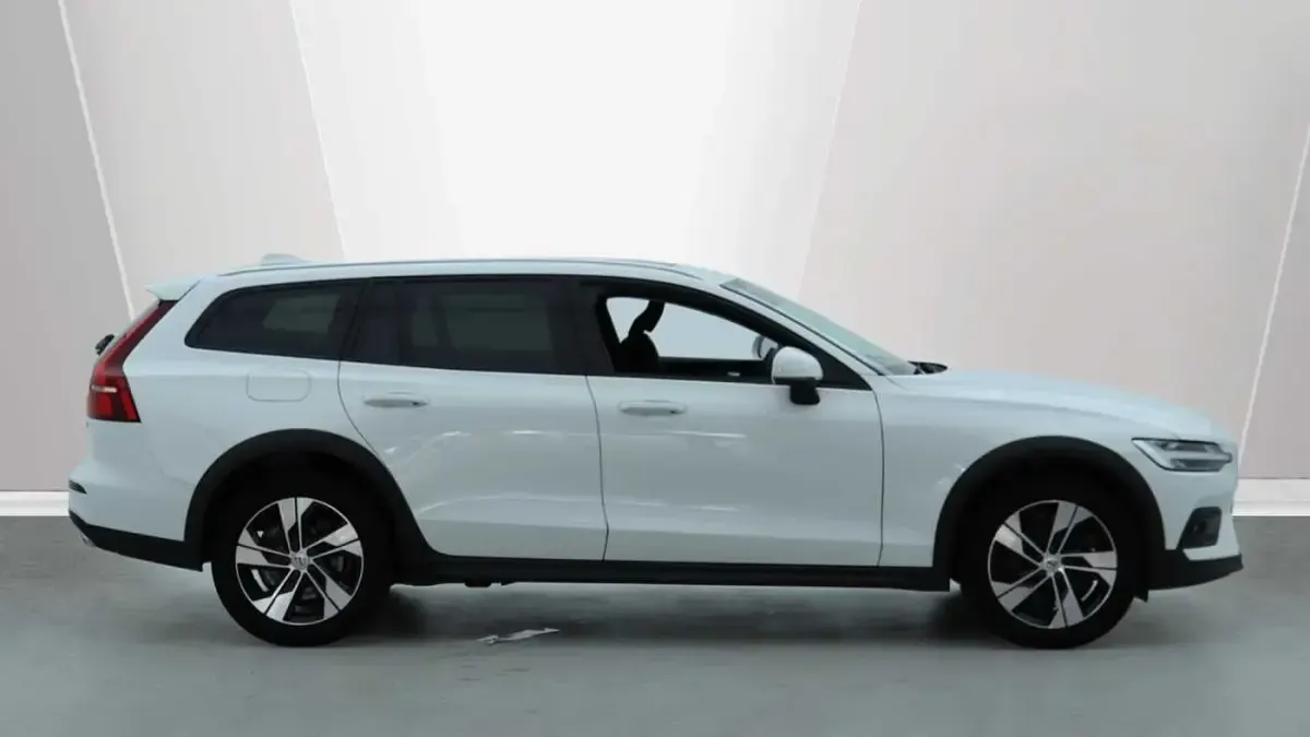 Used Volvo V60 CC 197 HP (144 kW) 2022 Estate
