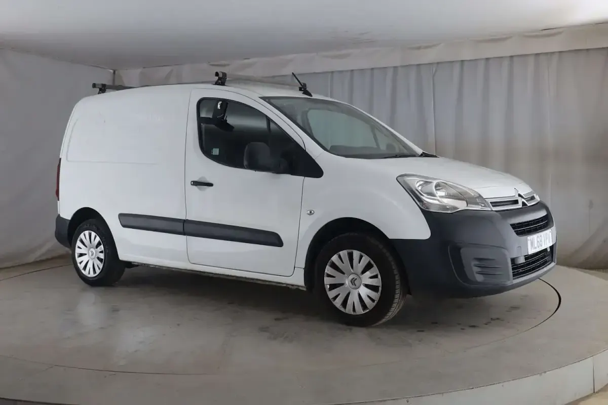 Used Citroën Berlingo 100 HP (73 kW) 2018 White MPV
