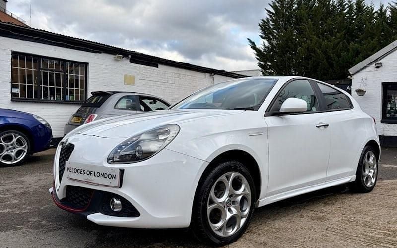 Used Alfa Romeo Giulietta 120 HP (88 kW) 2019 White Hatchback