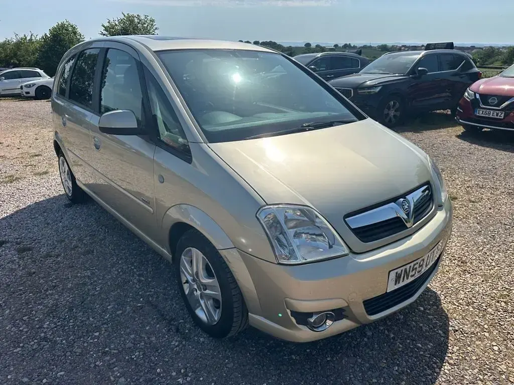 Used Vauxhall Meriva Design Edition 2009 Gold MPV