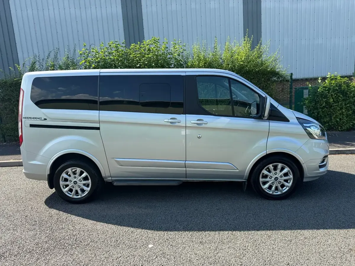 Used Ford Tourneo Custom Titanium 130 HP (95 kW) 2019 Silver Van