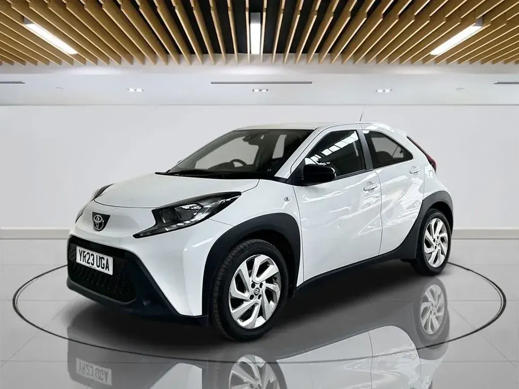 Used Toyota Aygo X PURE 72 HP (52 kW) 2023 White SUV
