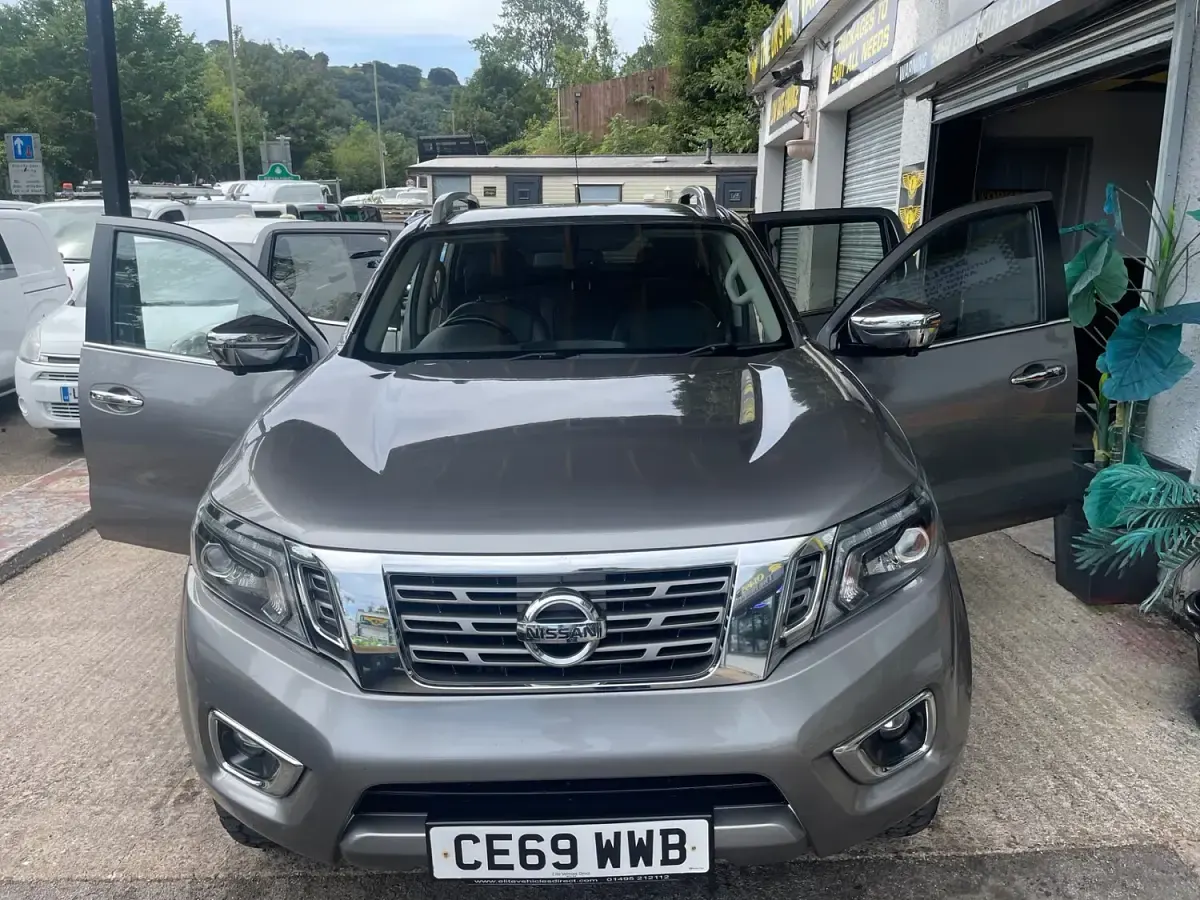 Used Nissan Navara Tekna 190 HP (139 kW) 2019 Grey Pickup