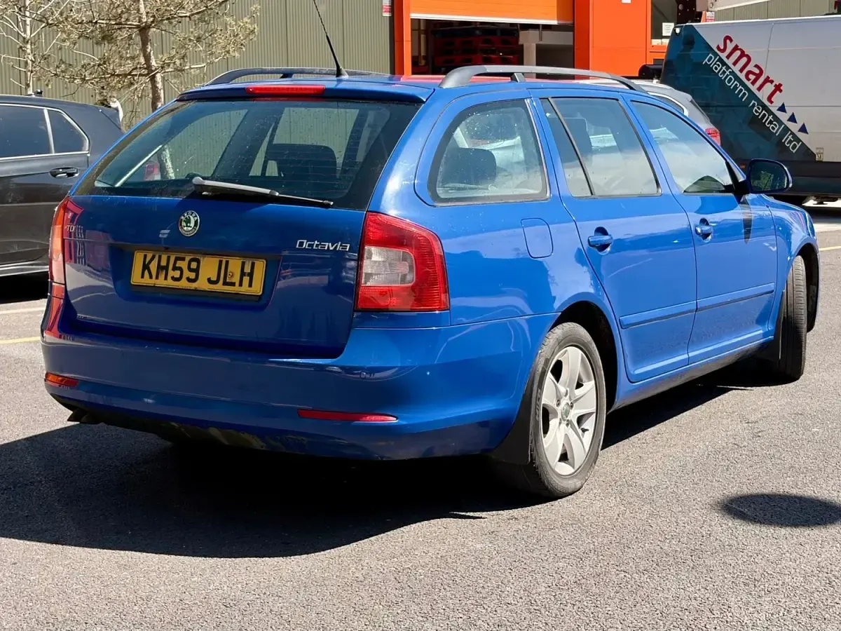 Używany Skoda Octavia Elegance 130 KM (95 kW) 2010 Niebieski Kombi