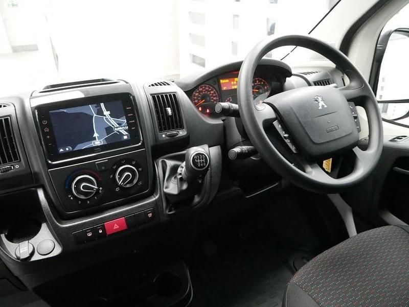 Second-hand Peugeot Boxer Premium 140 CP (102 kW) 2023 Alb Van