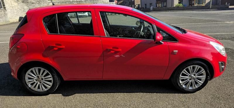 Używany Vauxhall Corsa 2013 Czerwony Hatchback