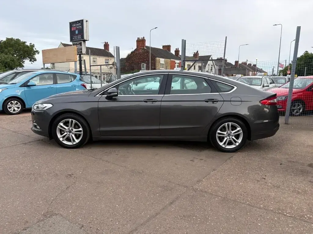 Used Ford Mondeo Zetec 2016 Grey Hatchback