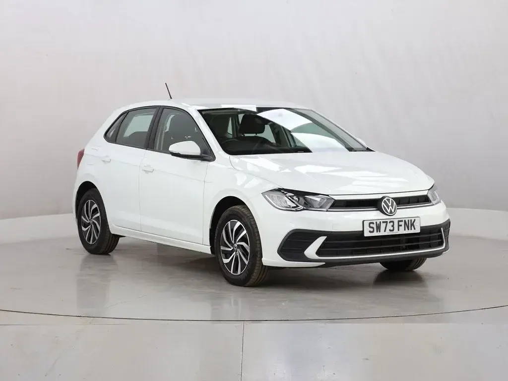 Käytetty VW Polo Life 95 HP (69 kW) 2023 Valkoinen Viistoperä
