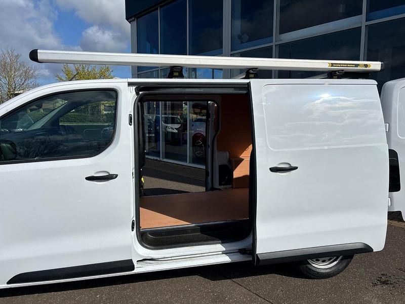 Used Peugeot Expert Premium 102 HP (75 kW) 2022 White Van