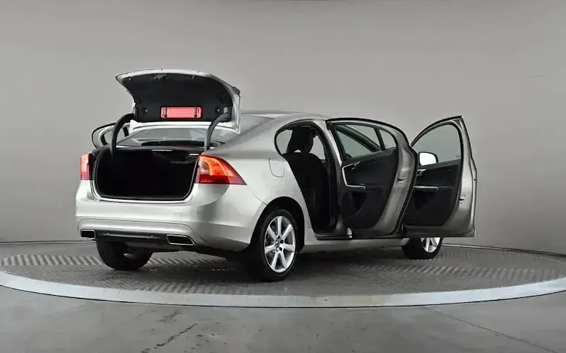Used Volvo S60 SE Lux 190 HP (139 kW) 2018 Gold Sedan