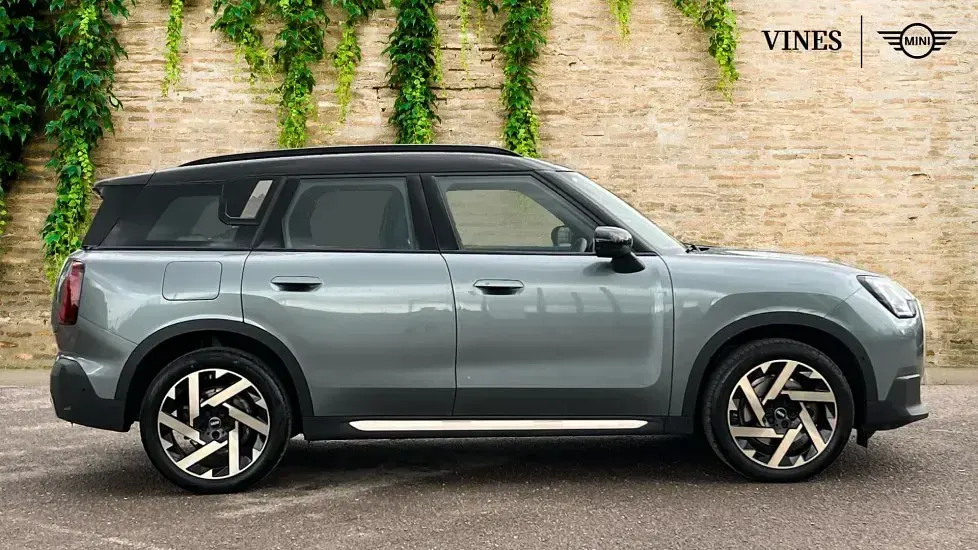 Used Mini Countryman 168 HP (123 kW) 2024 Green SUV