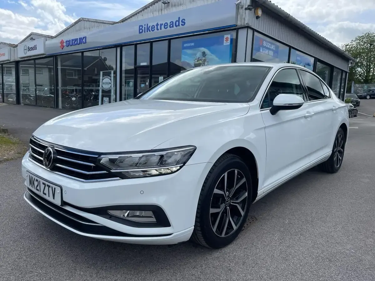 Usado VW Passat SEL 150 HP (110 kW) 2021 Branco Sedan