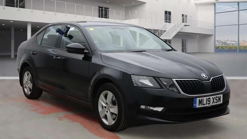 Black Used 2019 Skoda Octavia SE Hatchback | £10,500 (Good price) - Image 1/4