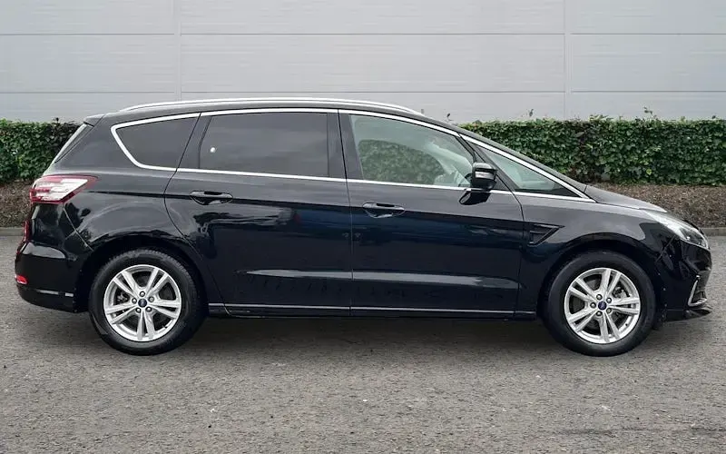Used Ford S-MAX Titanium 190 HP (139 kW) 2022 Black MPV