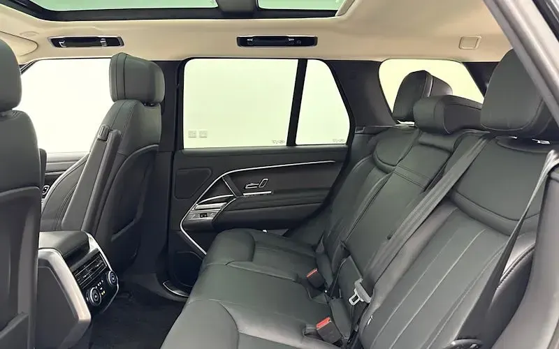 Used Land Rover Range Rover HSE 460 HP (338 kW) 2026 SUV