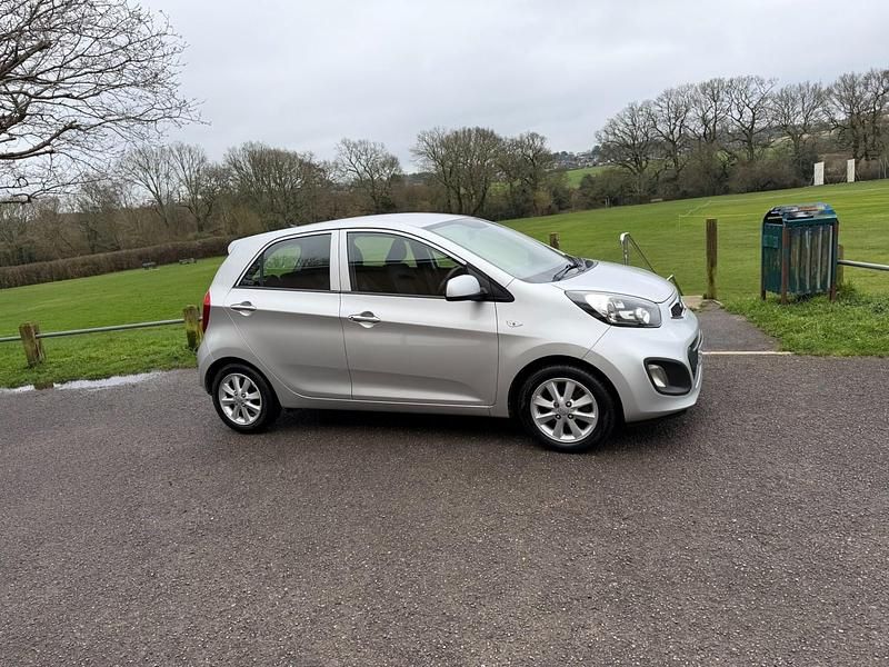 Used Kia Picanto 68 HP (50 kW) 2014 Silver Hatchback