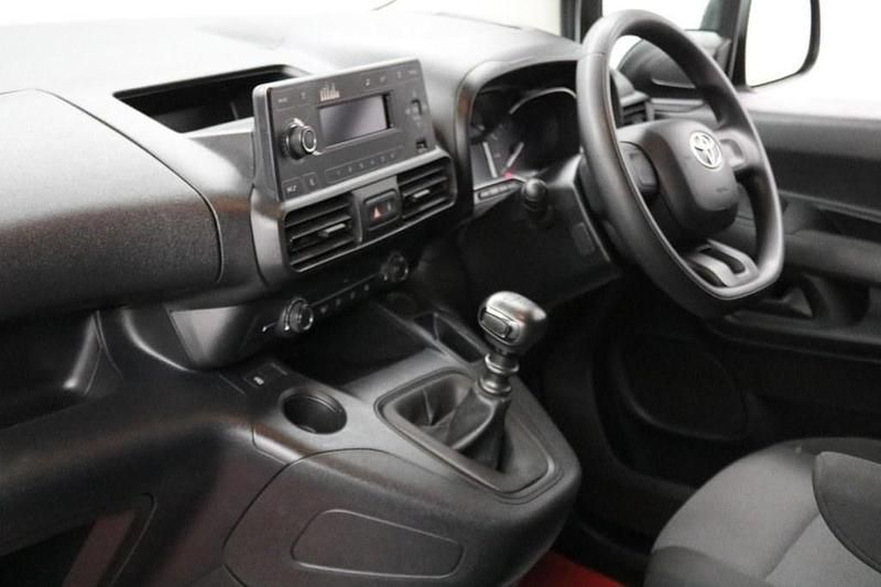 Used Toyota Proace Active 100 HP (73 kW) 2022 White MPV