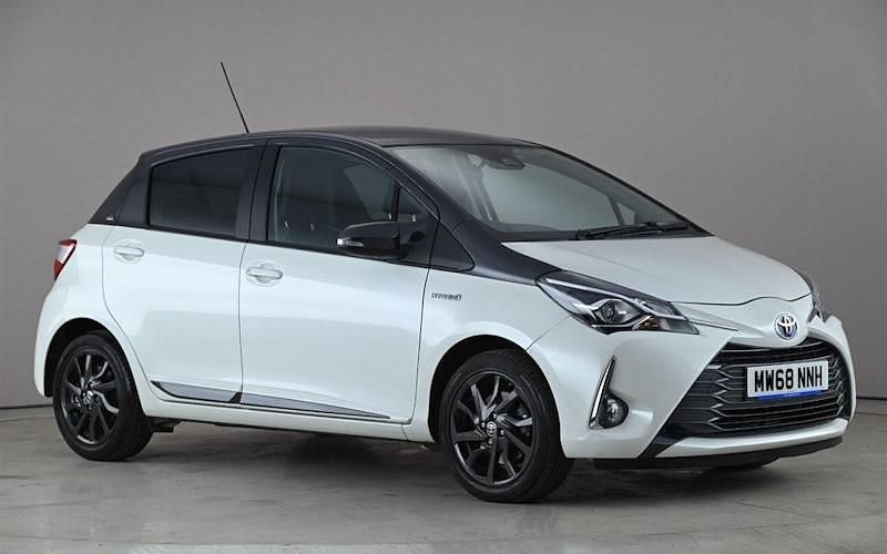 Begagnad Toyota Yaris Hybrid 101 HK (74 kW) 2019 Halvkombi