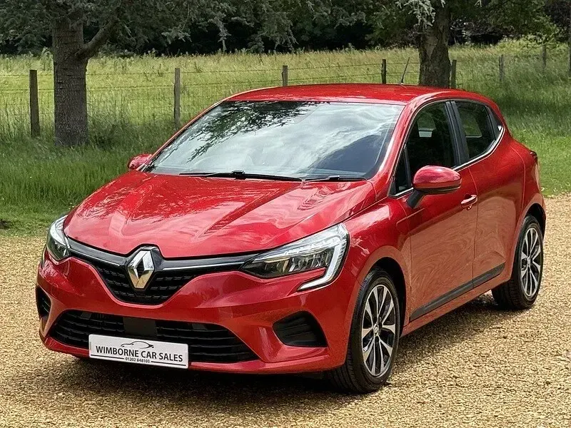 Used Renault Clio V Evolution 90 HP (66 kW) 2023 Red Hatchback