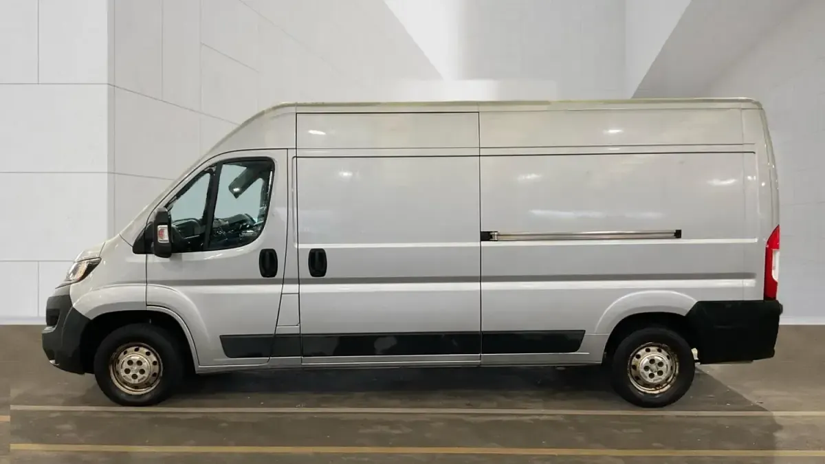 Second-hand Peugeot Boxer 130 CP (95 kW) 2018 Argintiu Van