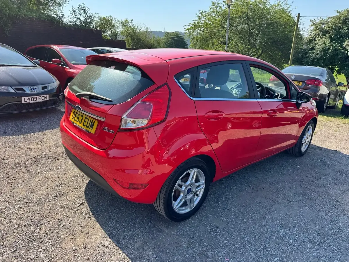 Usado Ford Fiesta Zetec 2013 Vermelho Citadino