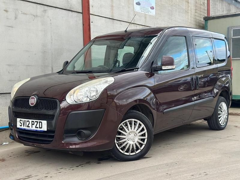 Used Fiat Doblò Active 95 HP (69 kW) 2012 Red MPV