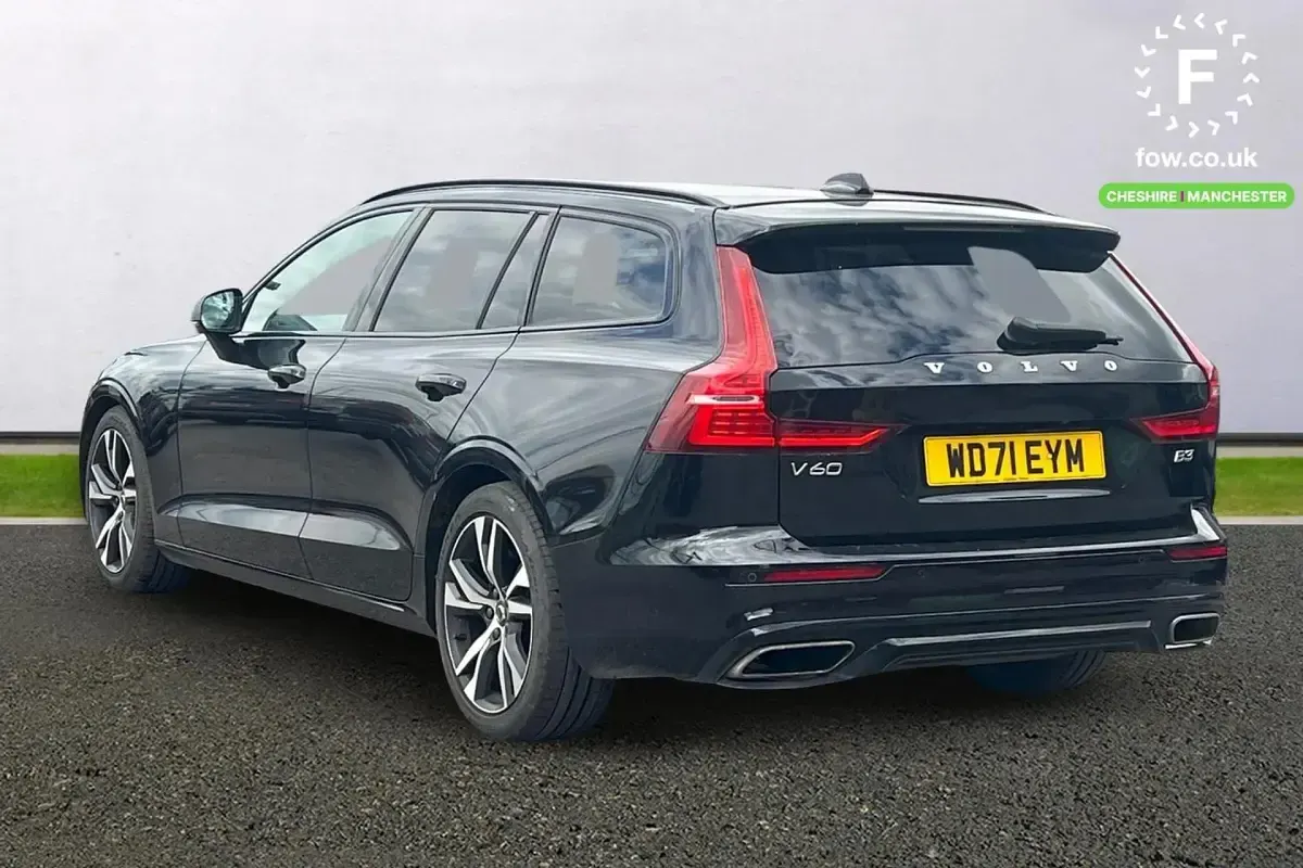 Usado Volvo V60 R-Design 2022 Negro Familiar