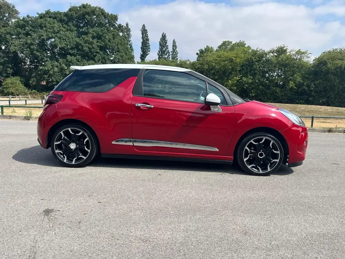 Used Citroën DS3 90 HP (66 kW) 2015 Red Hatchback