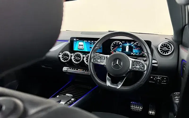 Used Mercedes GLA200 AMG Line Premium 163 HP (119 kW) 2022 White SUV