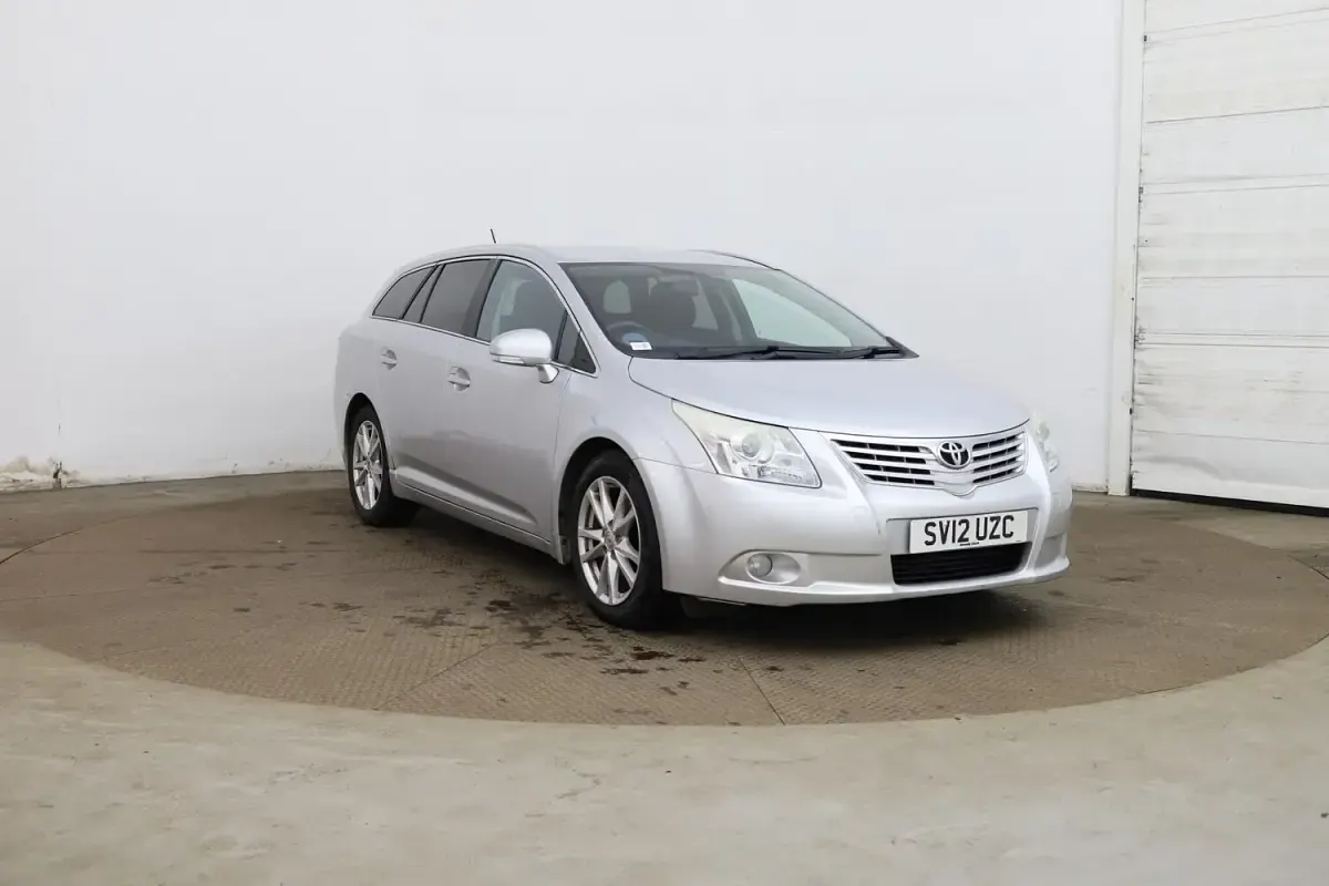 Used Toyota Avensis 124 HP (91 kW) 2012 Silver Estate